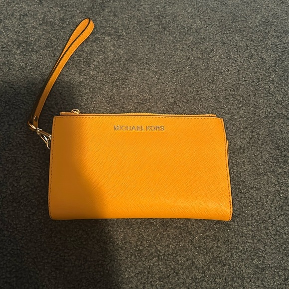 Michael Kors Wristlet - Picture 1 of 3